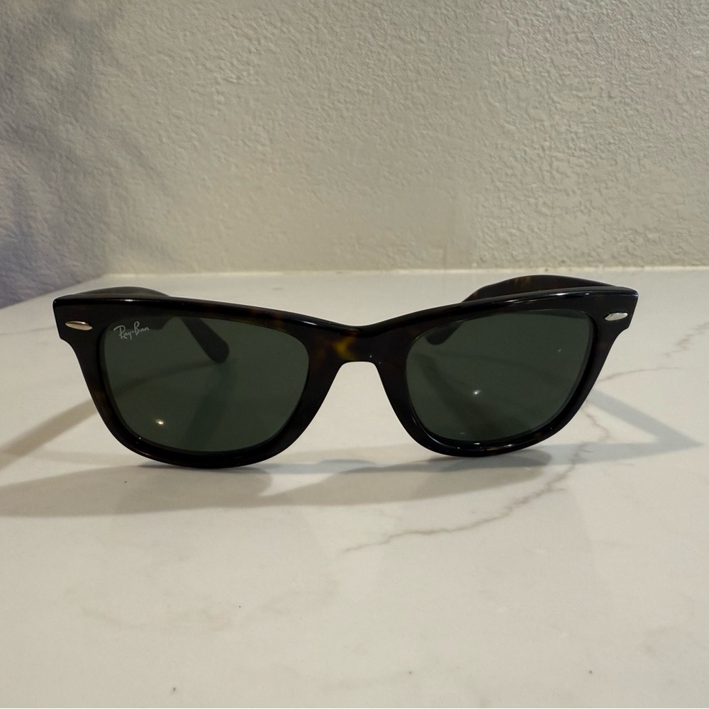 Ray-Ban Classic Tortoise Sunglasses with Green Lenses